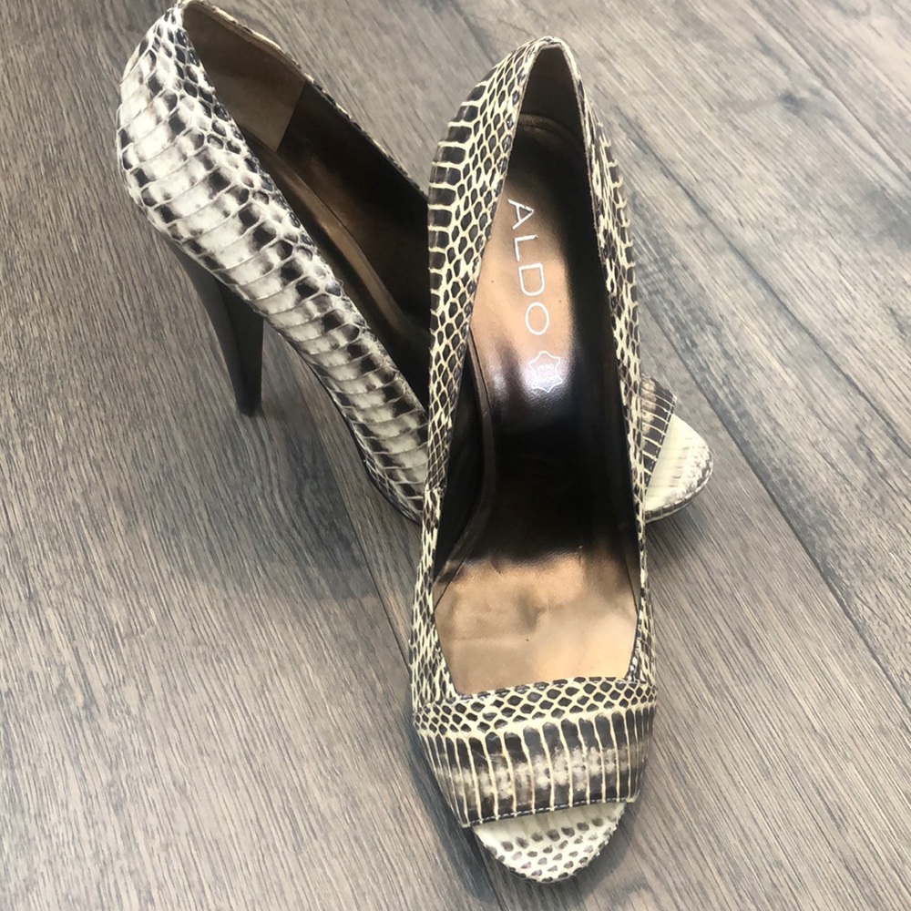 [Aldo] peep toe snakeskin heels 39